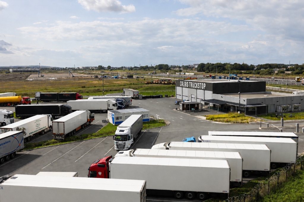 Parking Poids Lourds S&eacute;curis&eacute; Calais TruckStop