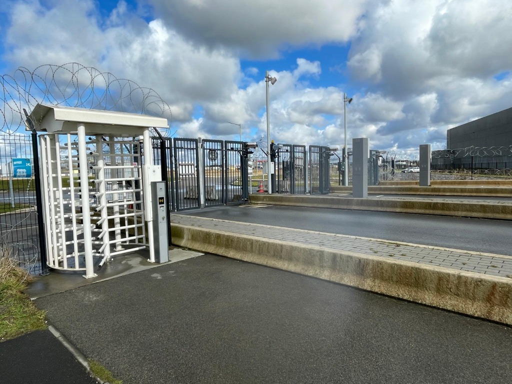 Vid&eacute;osurveillance 24/7 parking poids lourds Calais