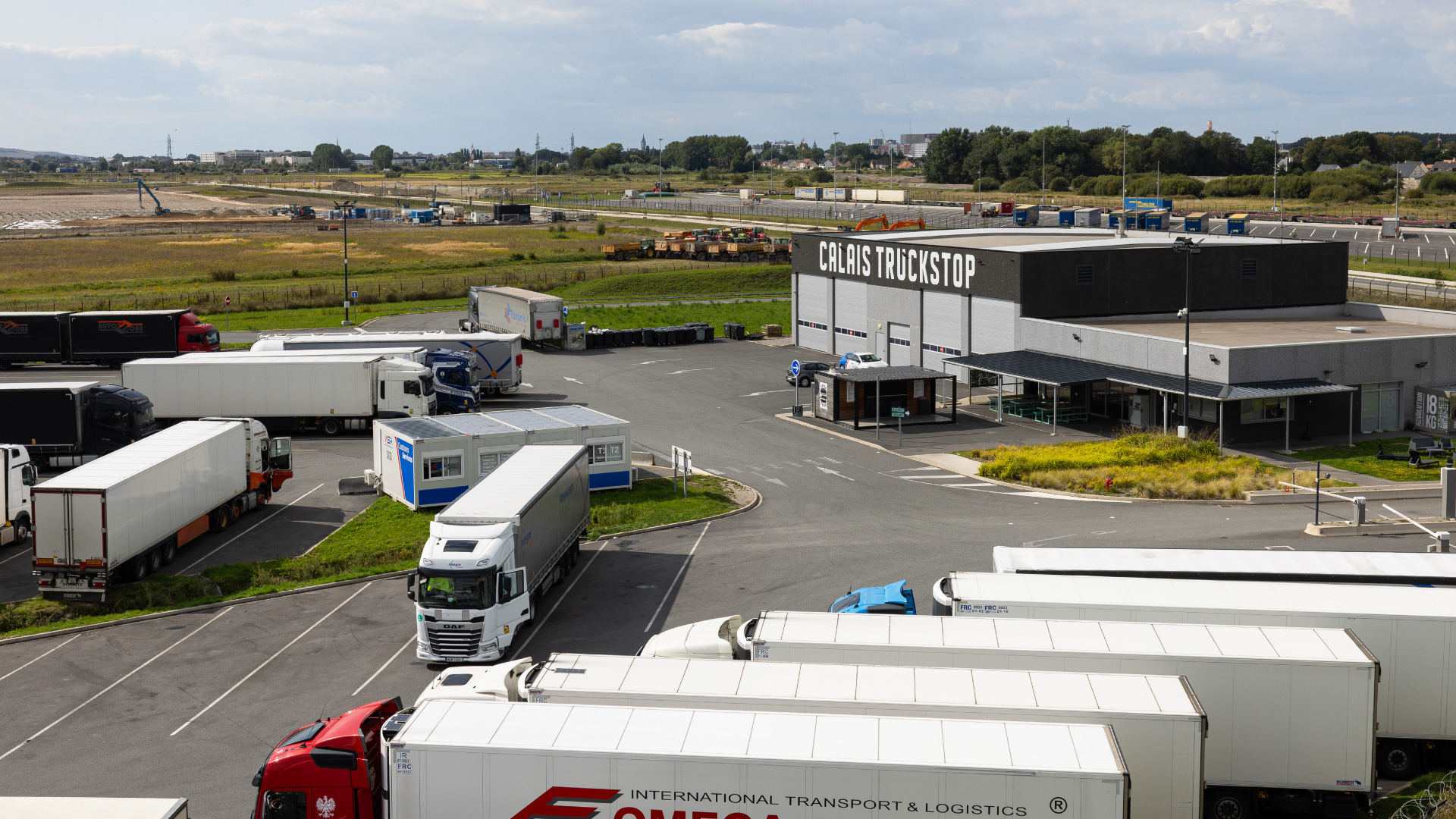 Calais Truckstop, un parking poids lourds sécurisé et des services aux conducteurs
